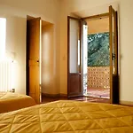 Villa La Malcontenta E Il Lupo Todi