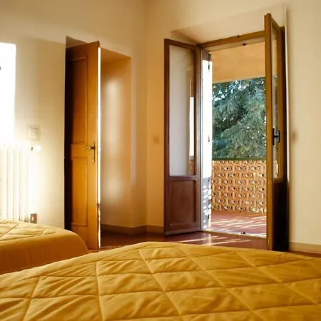 Villa La Malcontenta E Il Lupo Todi