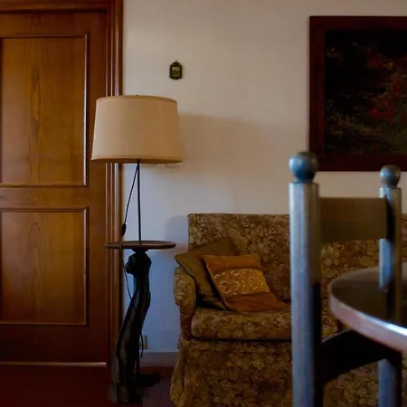 La Malcontenta E Il Lupo * 托迪